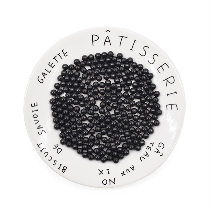 Svarta keramiska bollar